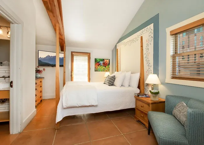 The Alpine House Lodge